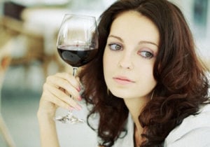 Как алкоголь влияет на течение месячных?