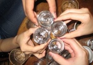 Причины, симптомы и последствия бытового пьянства