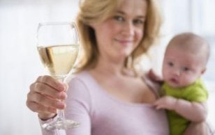 Можно ли употреблять вино при лактации?